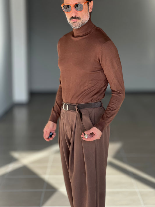 MULTICOLORED RED AND GRAY SHAVED HIGH NECK