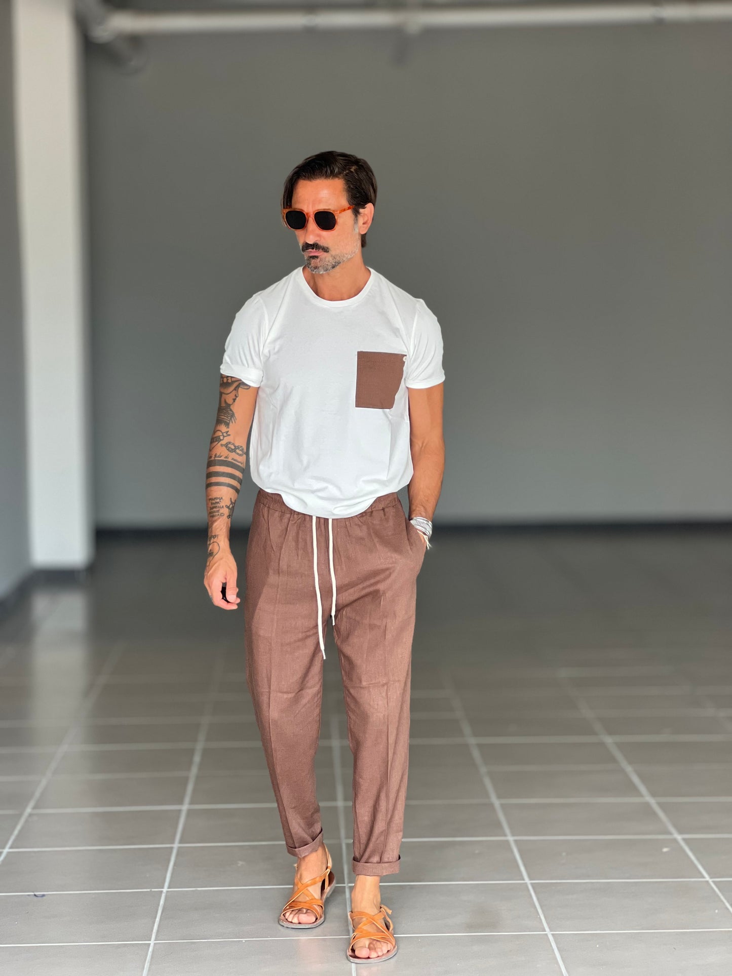 T SHIRT BIANCA COTONE TASCHINO MORO