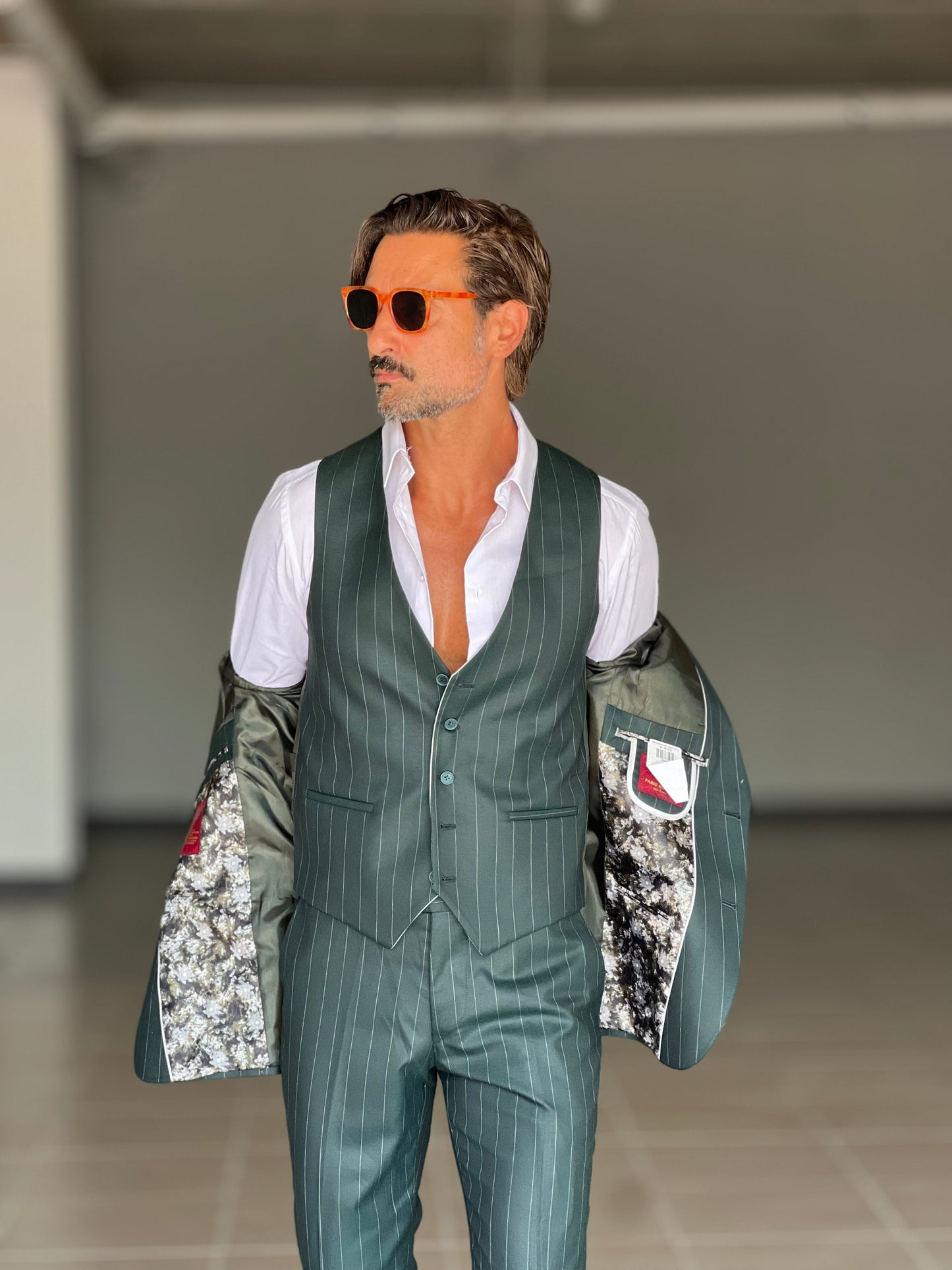 ABITO GESSATO VERDE MONOPETTO 30% LANA 3 PEZZI CON GILET REVERSIBILE