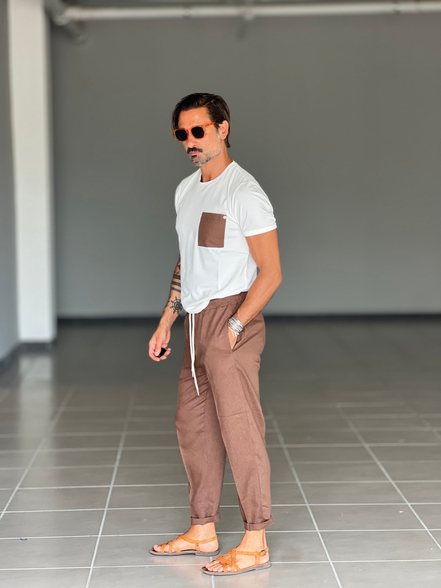 T SHIRT BIANCA COTONE TASCHINO MORO