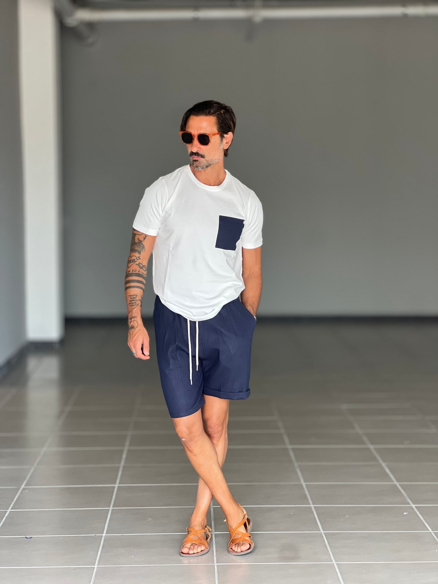 T SHIRT BIANCA COTONE TASCHINO BLU