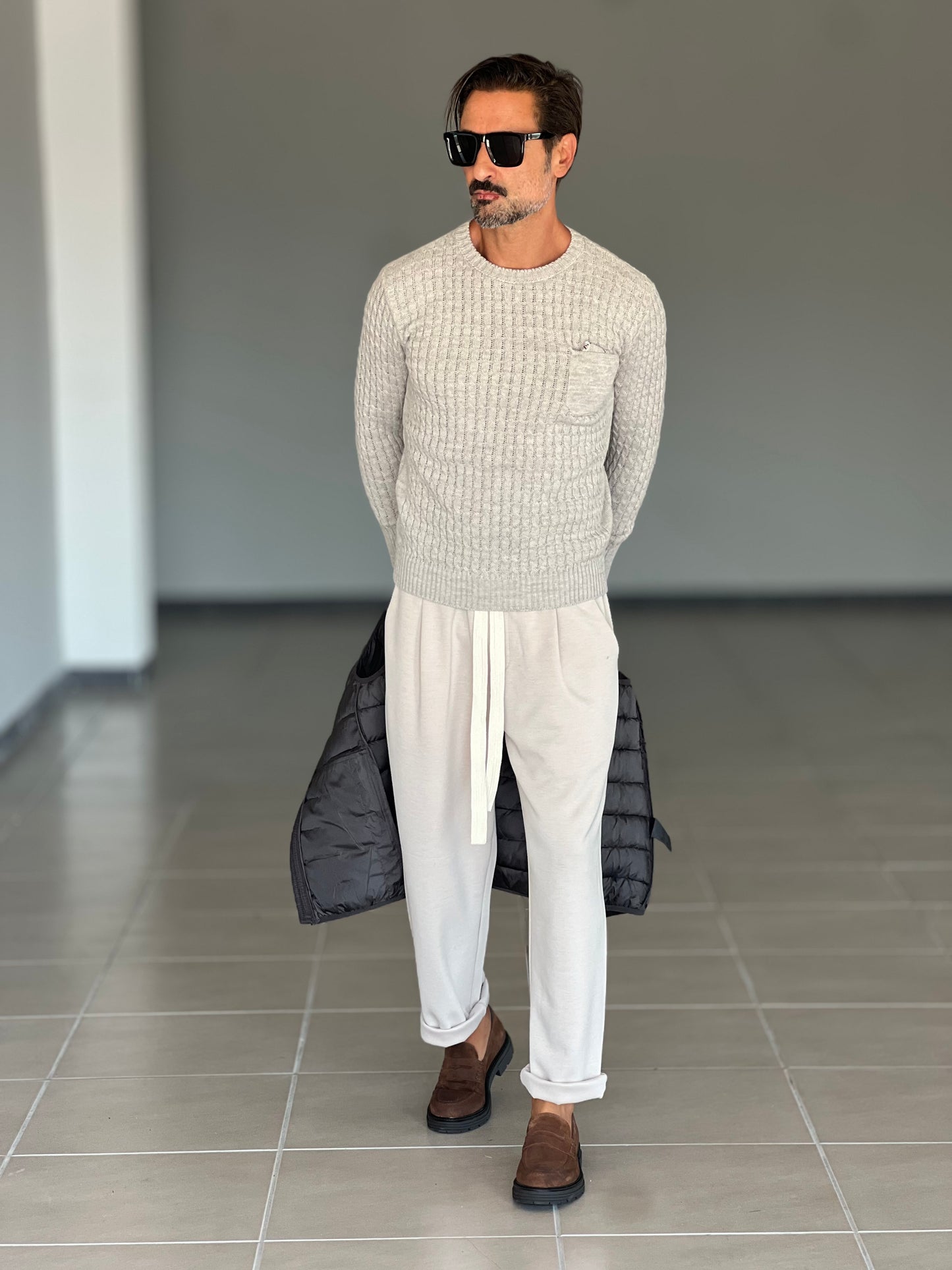 MAGLIA OPERATA TORTORA TOPPE AI GOMITI