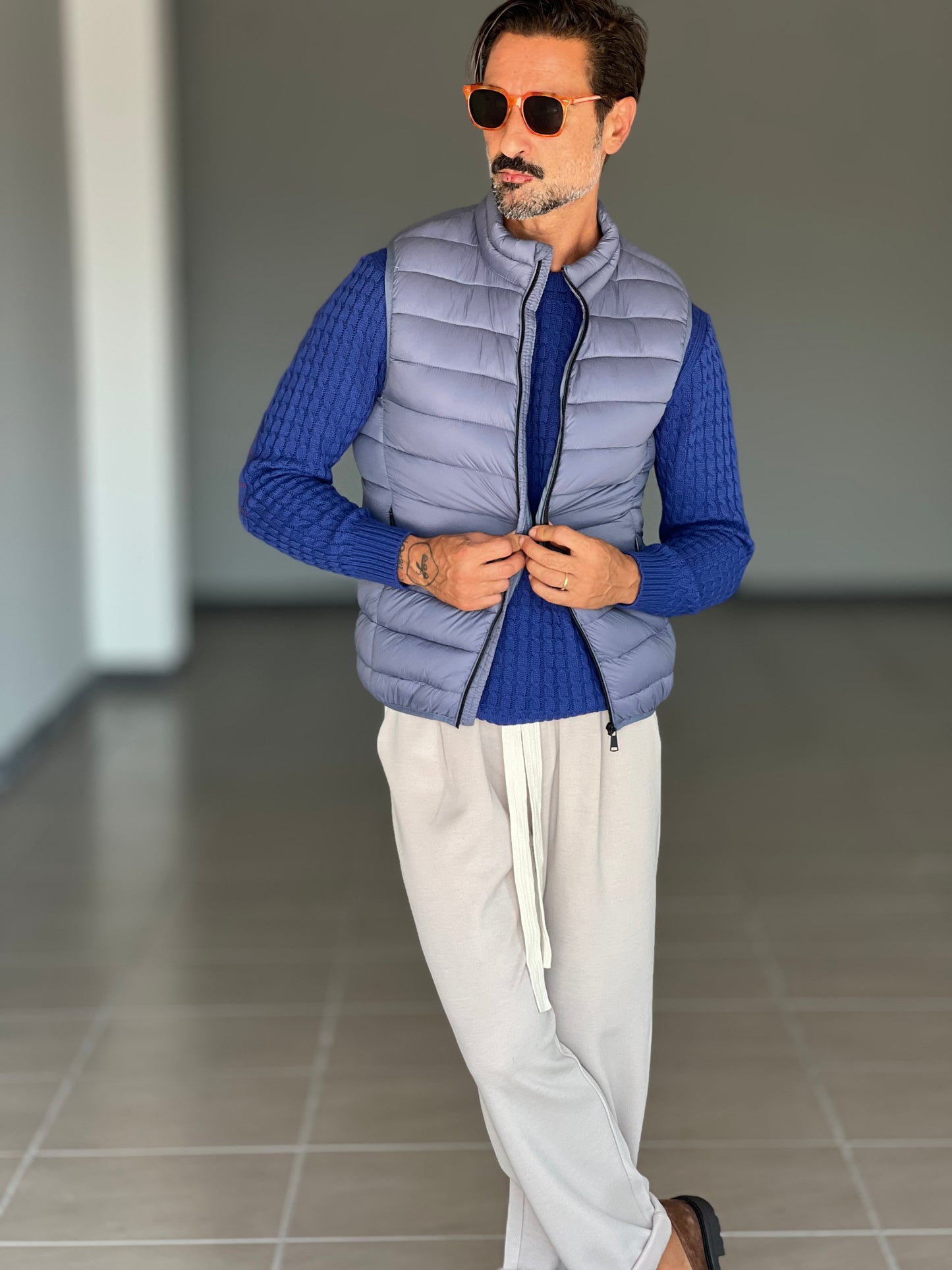 MAGLIA OPERATA BLU ROYAL TOPPE AI GOMITI