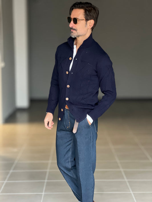 CARDIGAN BLU OPERATO COLLO IN PIEDI