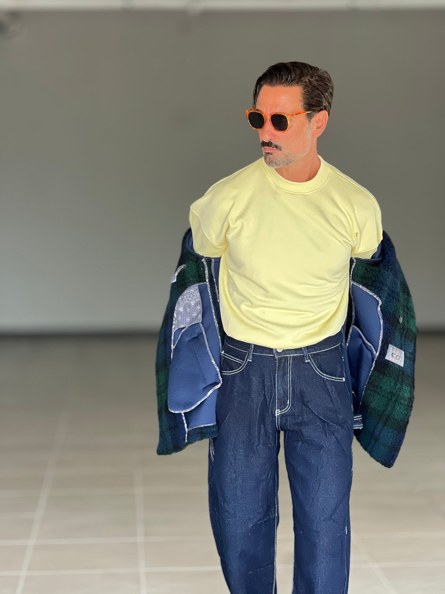 WHITE VISCOSE TROUSERS WITH REGULAR BOTTOM