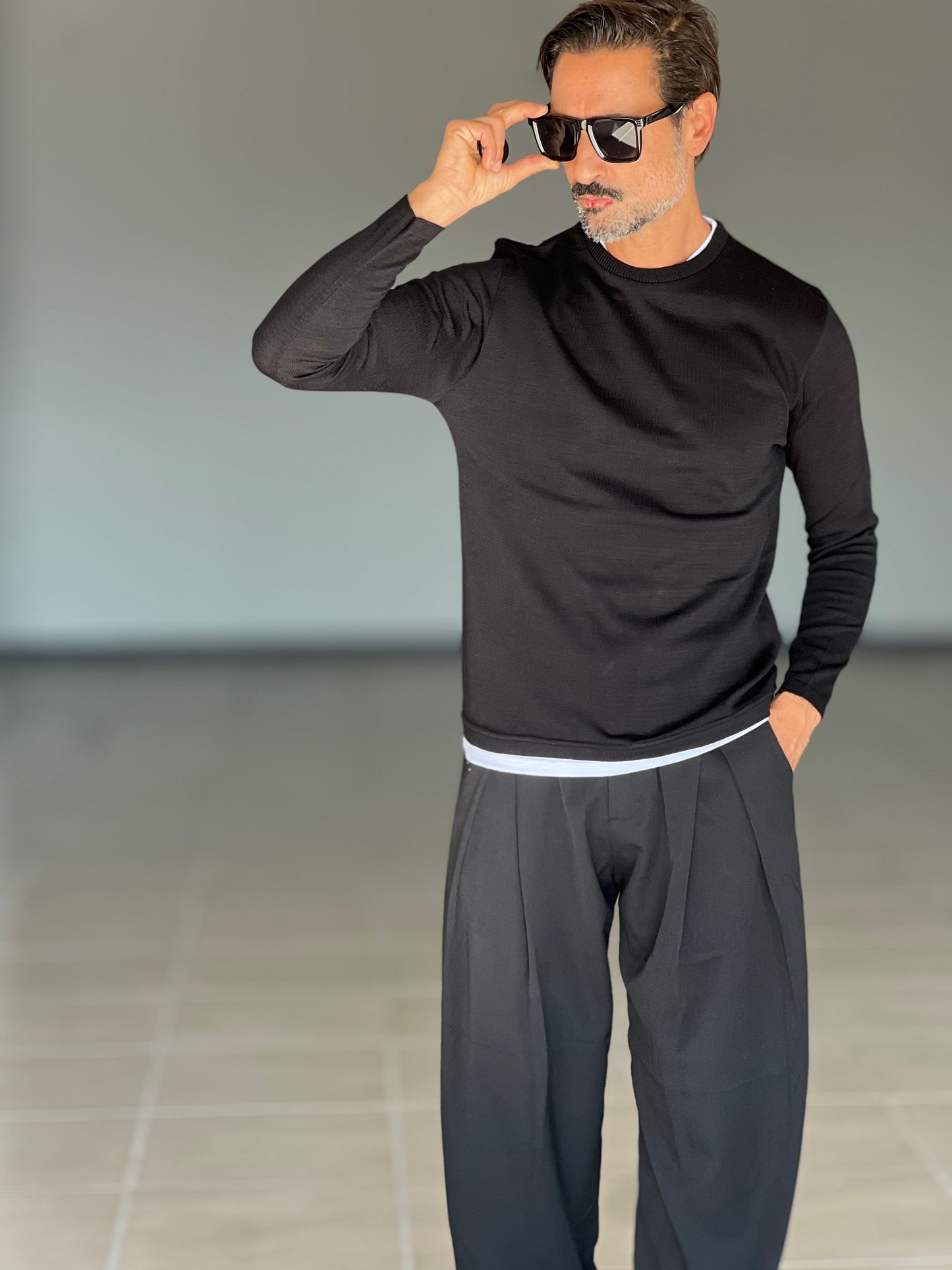 MAGLIA 2 FILI NERO INSERTO T SHIRT BIANCA
