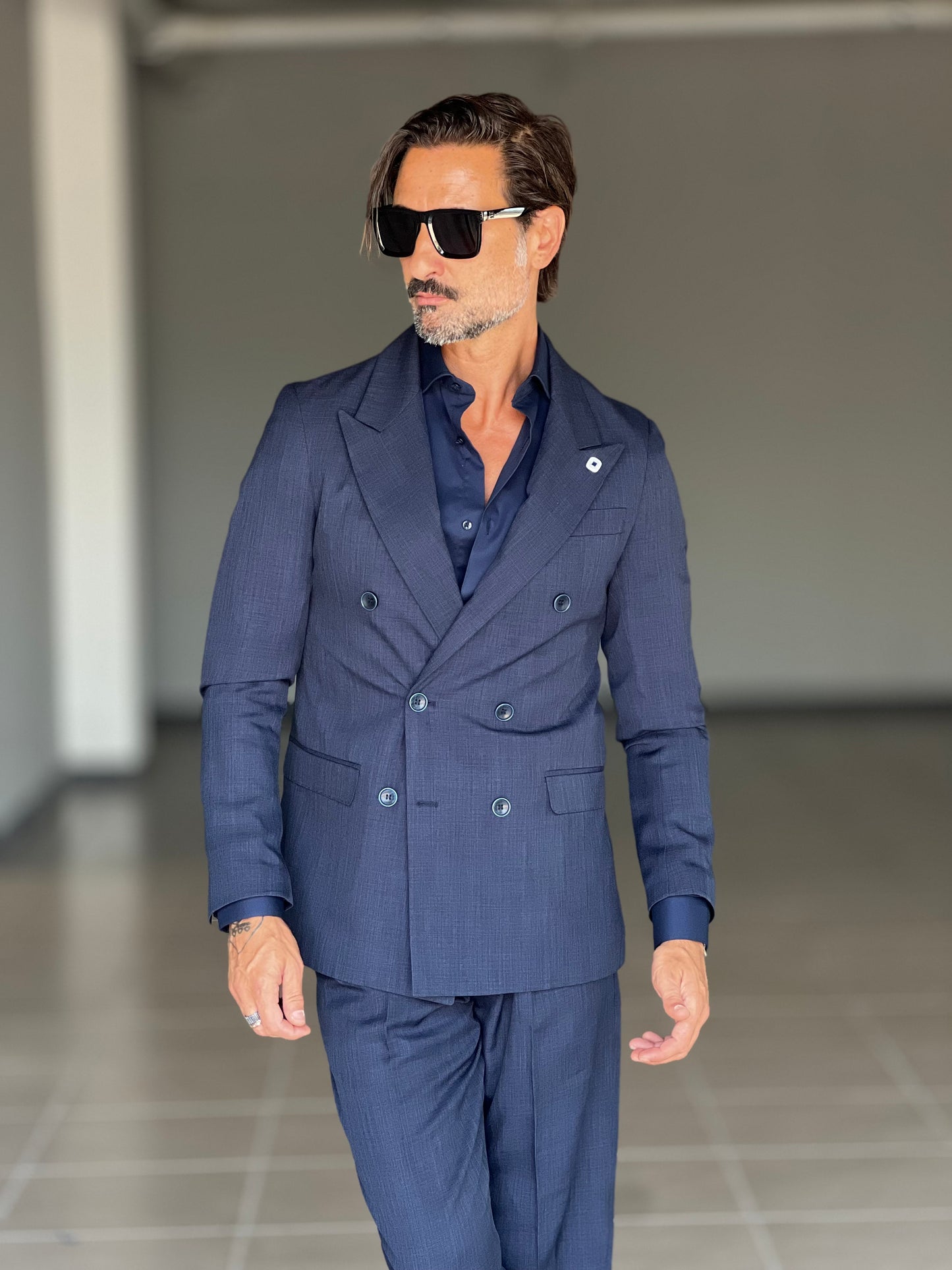ABITO DOPPIOPETTO BLU ROYAL FIAMMATO BOTTONE METALLO