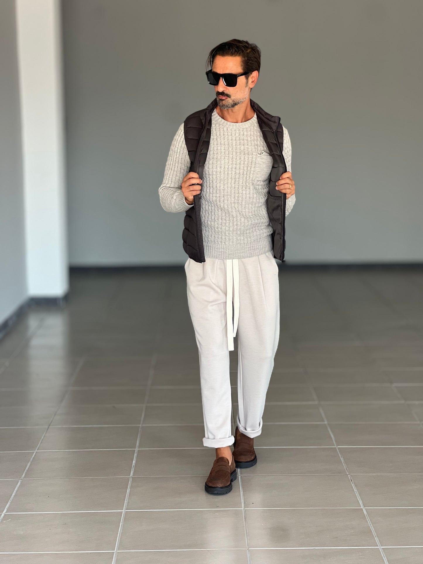 MAGLIA OPERATA TORTORA TOPPE AI GOMITI