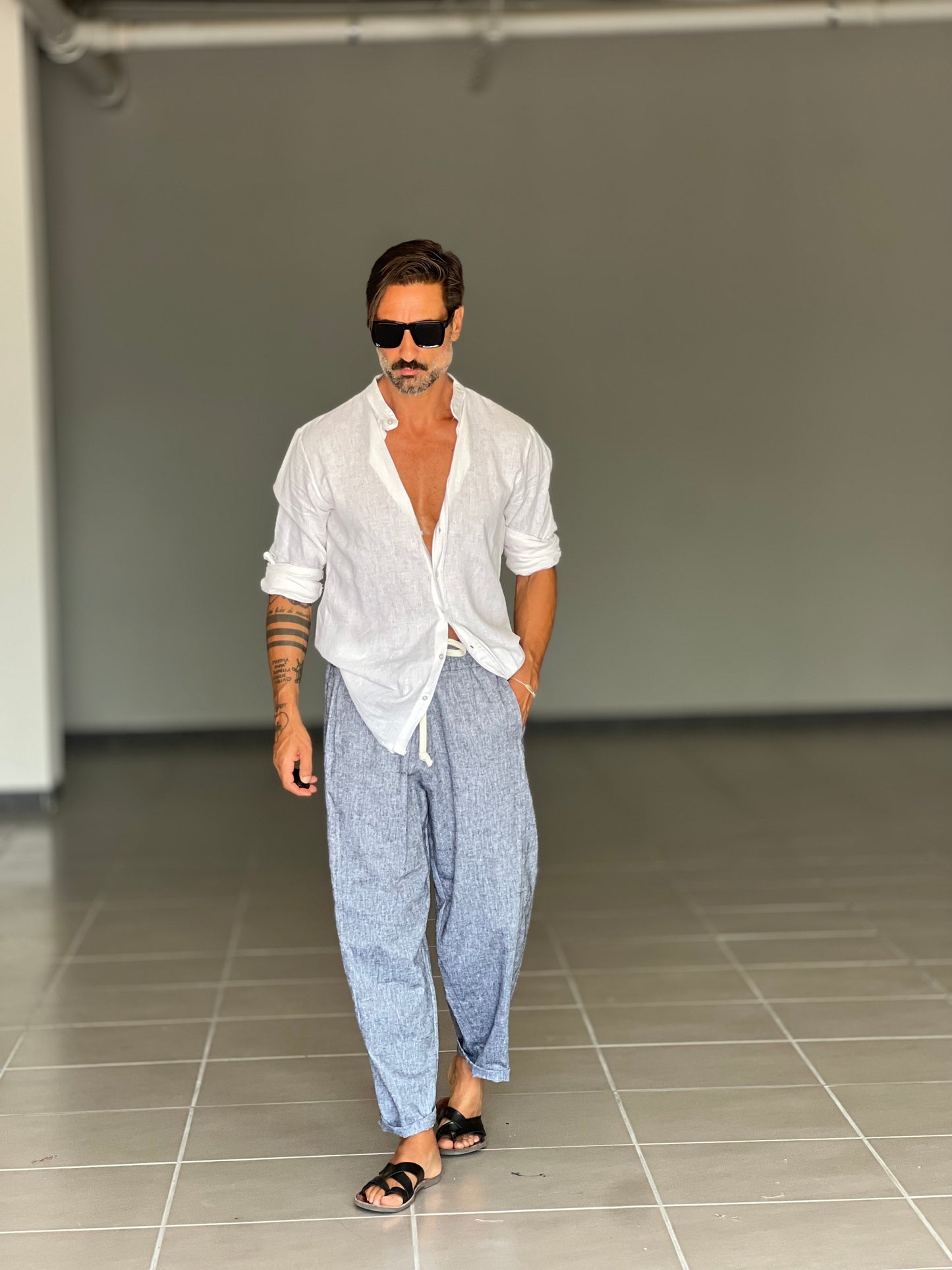 WHITE VISCOSE TROUSERS WITH REGULAR BOTTOM