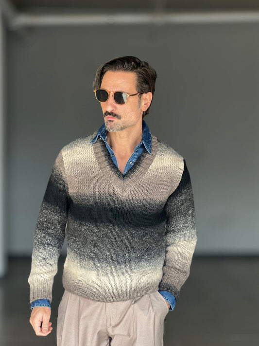 MAGLIA SCOLLO V DEGRADE' MORO E PANNA MISTI LANA E ALPACA