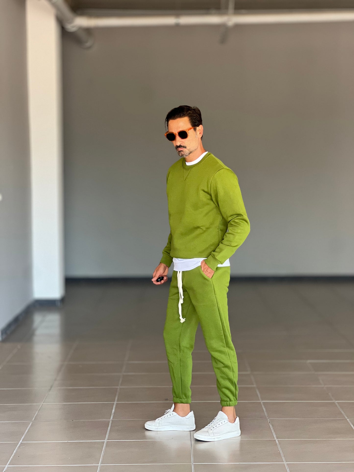 WHITE VISCOSE TROUSERS WITH REGULAR BOTTOM