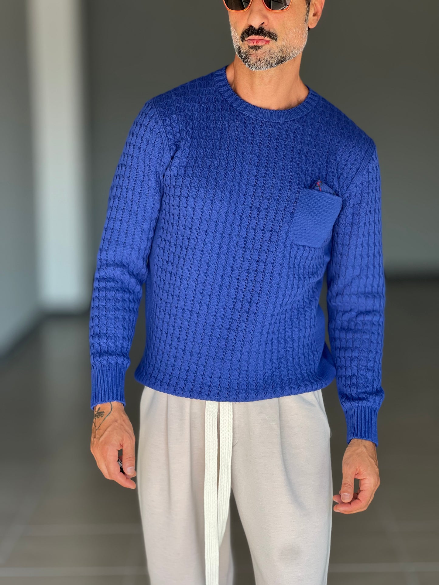 MAGLIA OPERATA BLU ROYAL TOPPE AI GOMITI