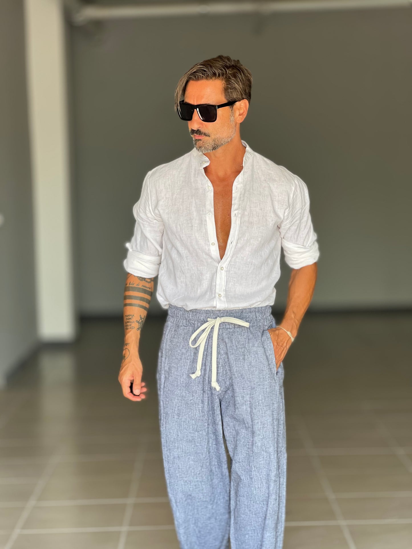 WHITE VISCOSE TROUSERS WITH REGULAR BOTTOM