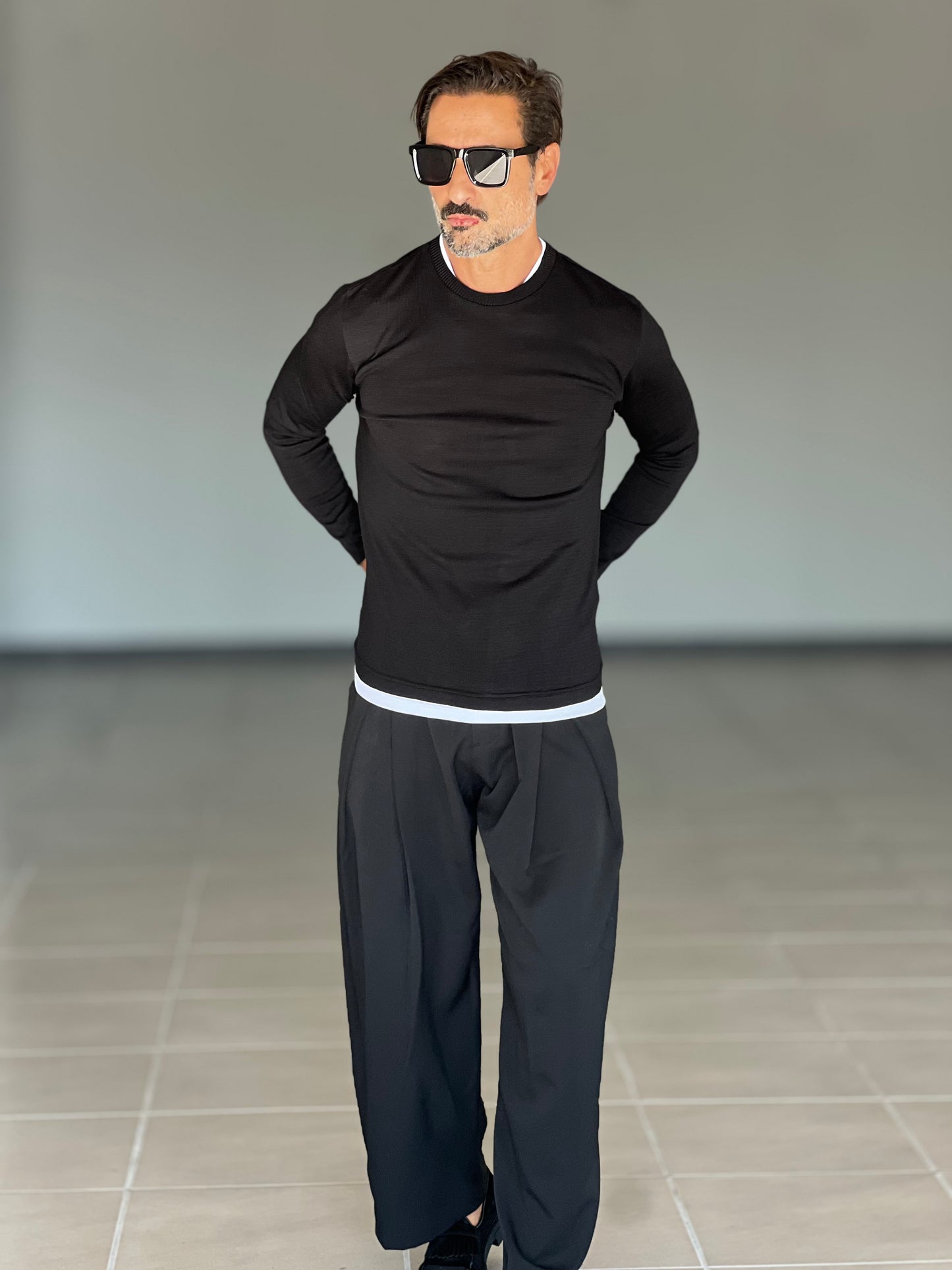 MAGLIA 2 FILI NERO INSERTO T SHIRT BIANCA