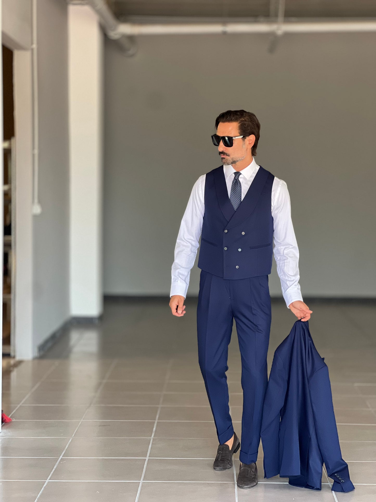 ABITO BLU MONOPETTO 30% LANA 3 PEZZI CON GILET