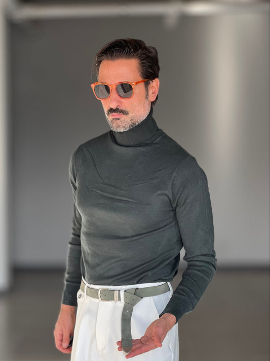 MULTICOLORED RED AND GRAY SHAVED HIGH NECK