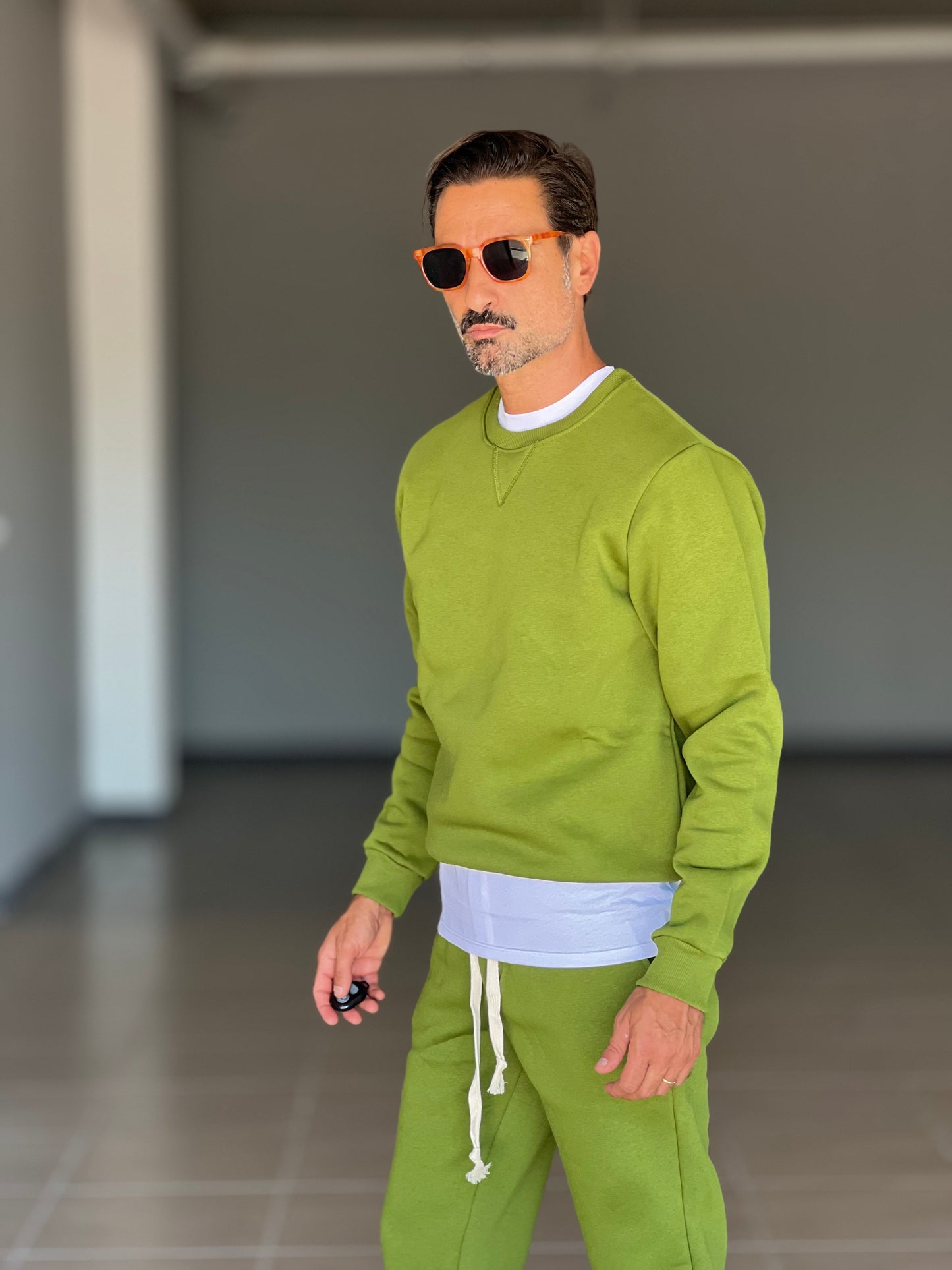 WHITE VISCOSE TROUSERS WITH REGULAR BOTTOM