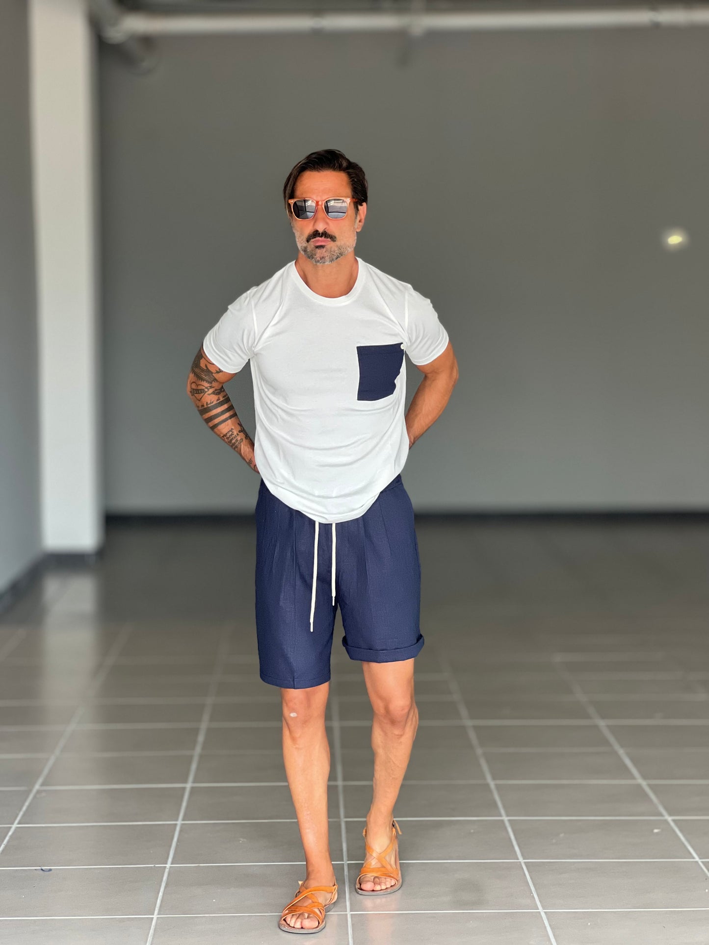 T SHIRT BIANCA COTONE TASCHINO BLU