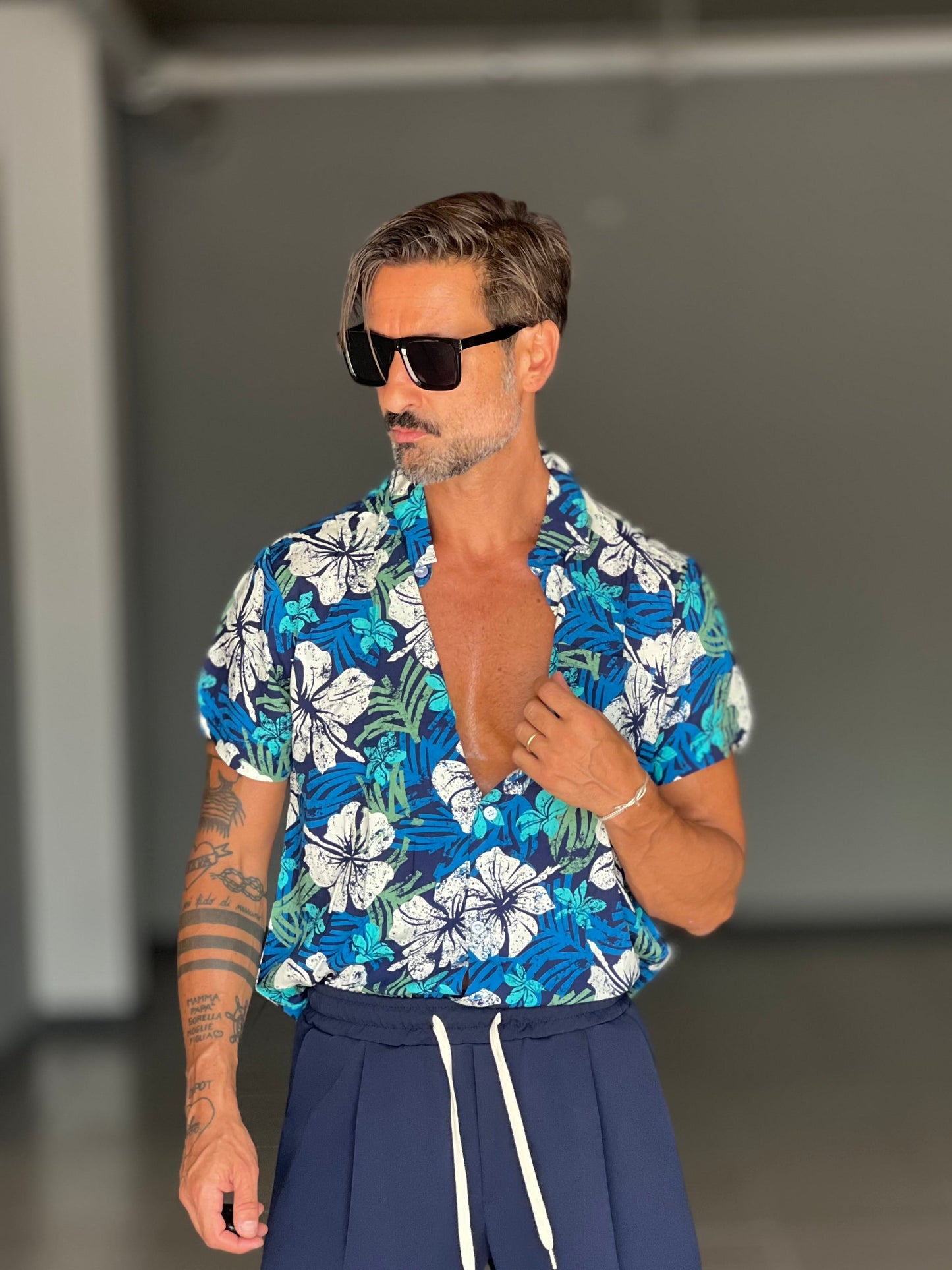 CAMICIA FIORE FONDO AZZURRO MEZZA MANICA VISCOSA