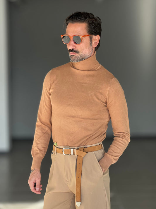 MULTICOLORED RED AND GRAY SHAVED HIGH NECK