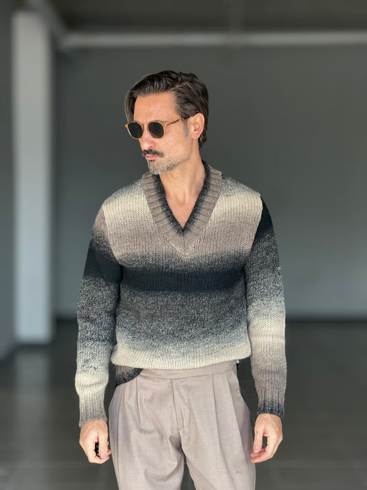 MAGLIA SCOLLO V DEGRADE' MORO E PANNA MISTI LANA E ALPACA