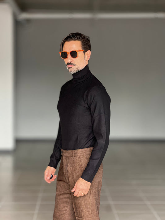 MULTICOLORED RED AND GRAY SHAVED HIGH NECK