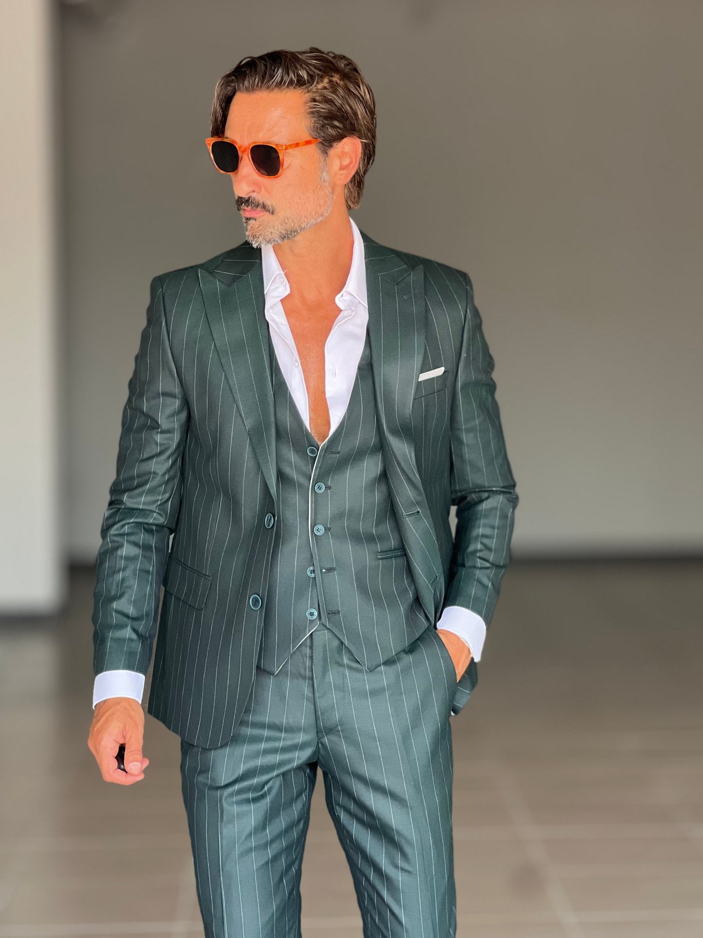 ABITO GESSATO VERDE MONOPETTO 30% LANA 3 PEZZI CON GILET REVERSIBILE