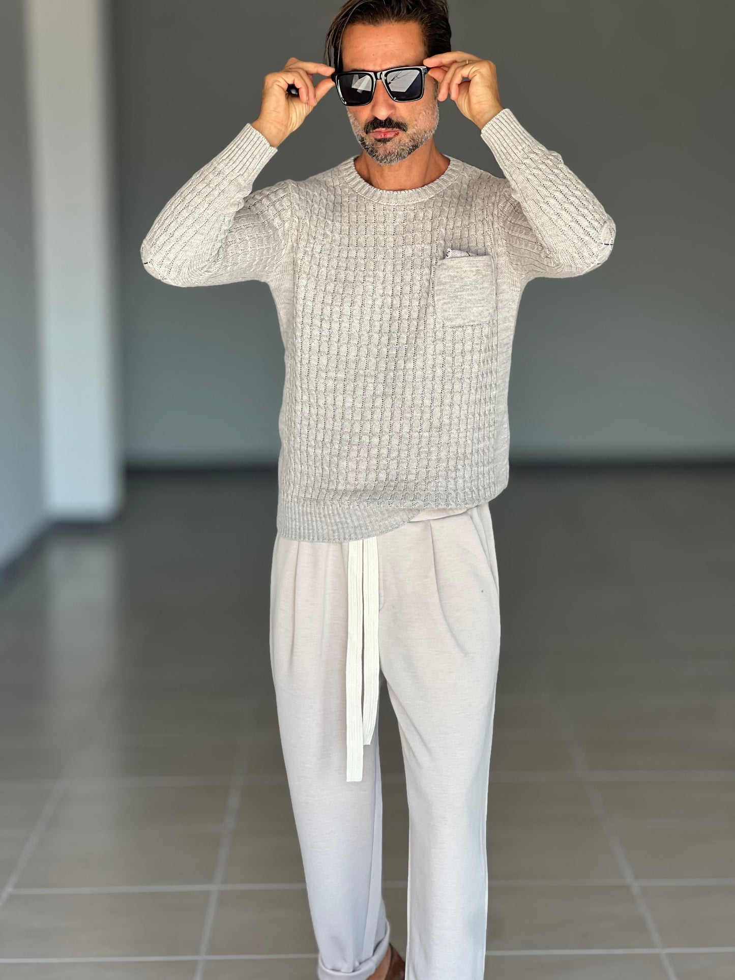 MAGLIA OPERATA TORTORA TOPPE AI GOMITI