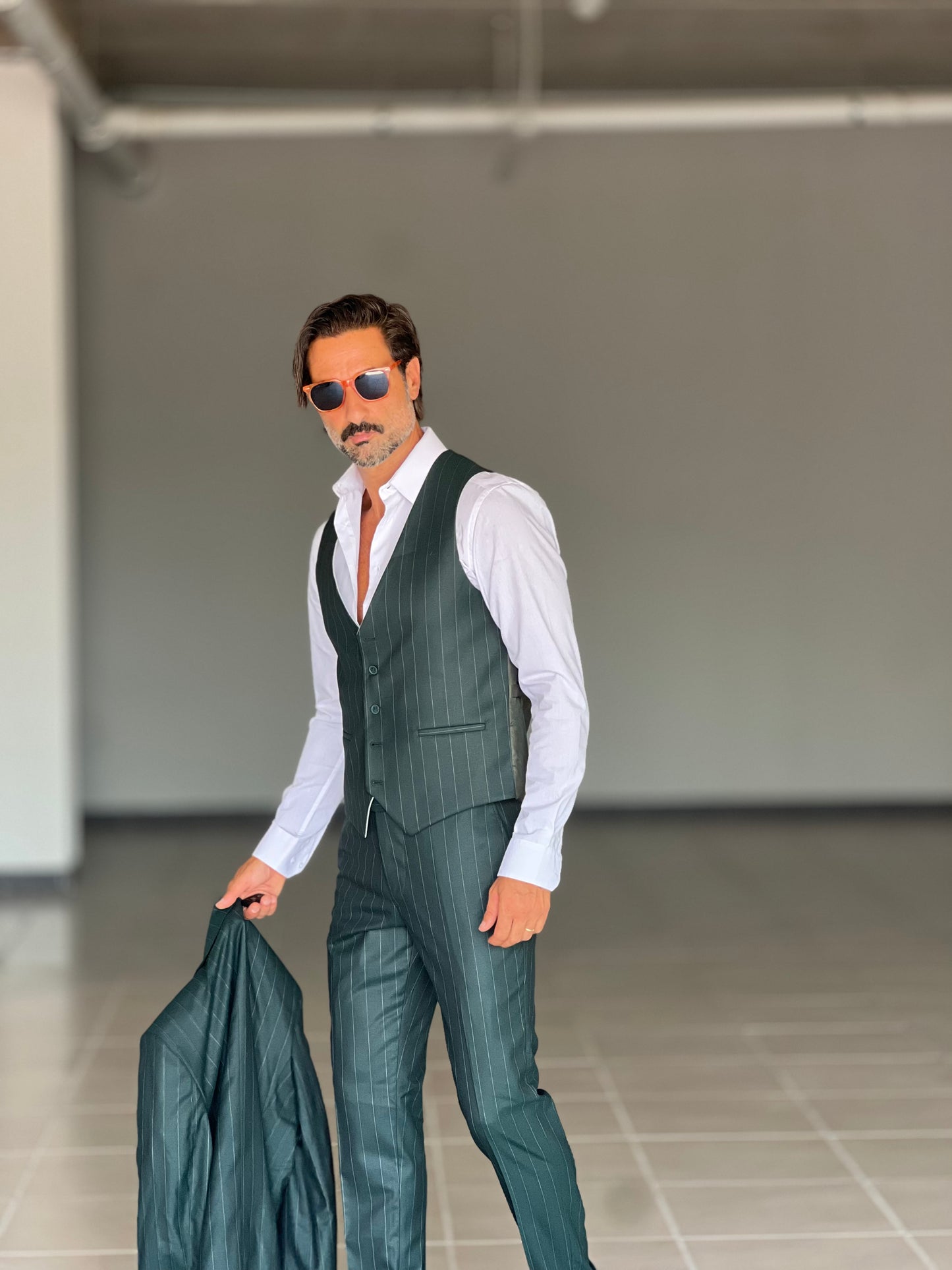 ABITO GESSATO VERDE MONOPETTO 30% LANA 3 PEZZI CON GILET REVERSIBILE