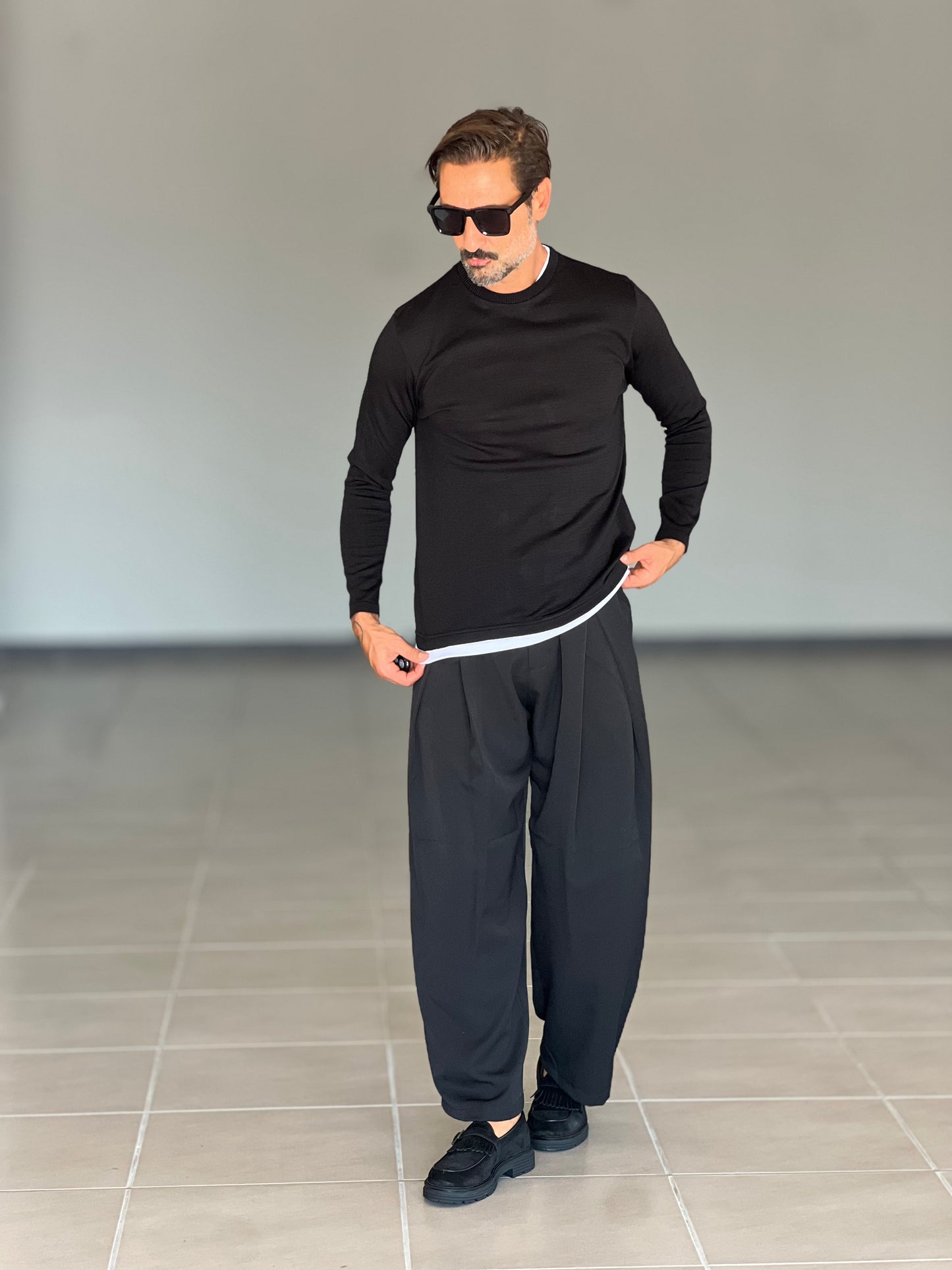 MAGLIA 2 FILI NERO INSERTO T SHIRT BIANCA