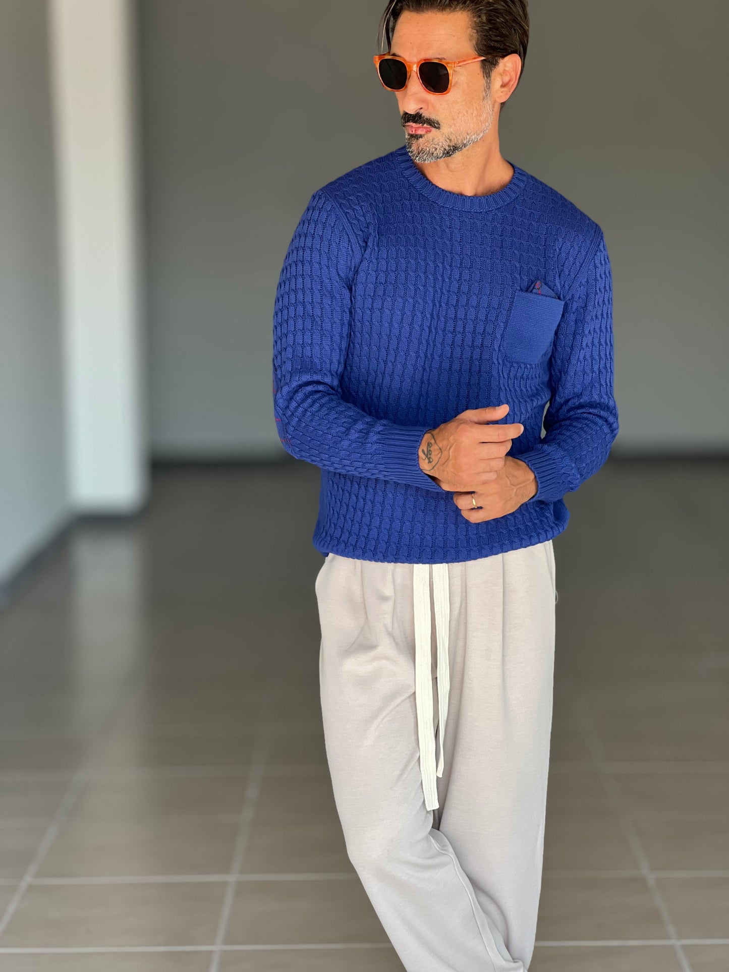 MAGLIA OPERATA BLU ROYAL TOPPE AI GOMITI