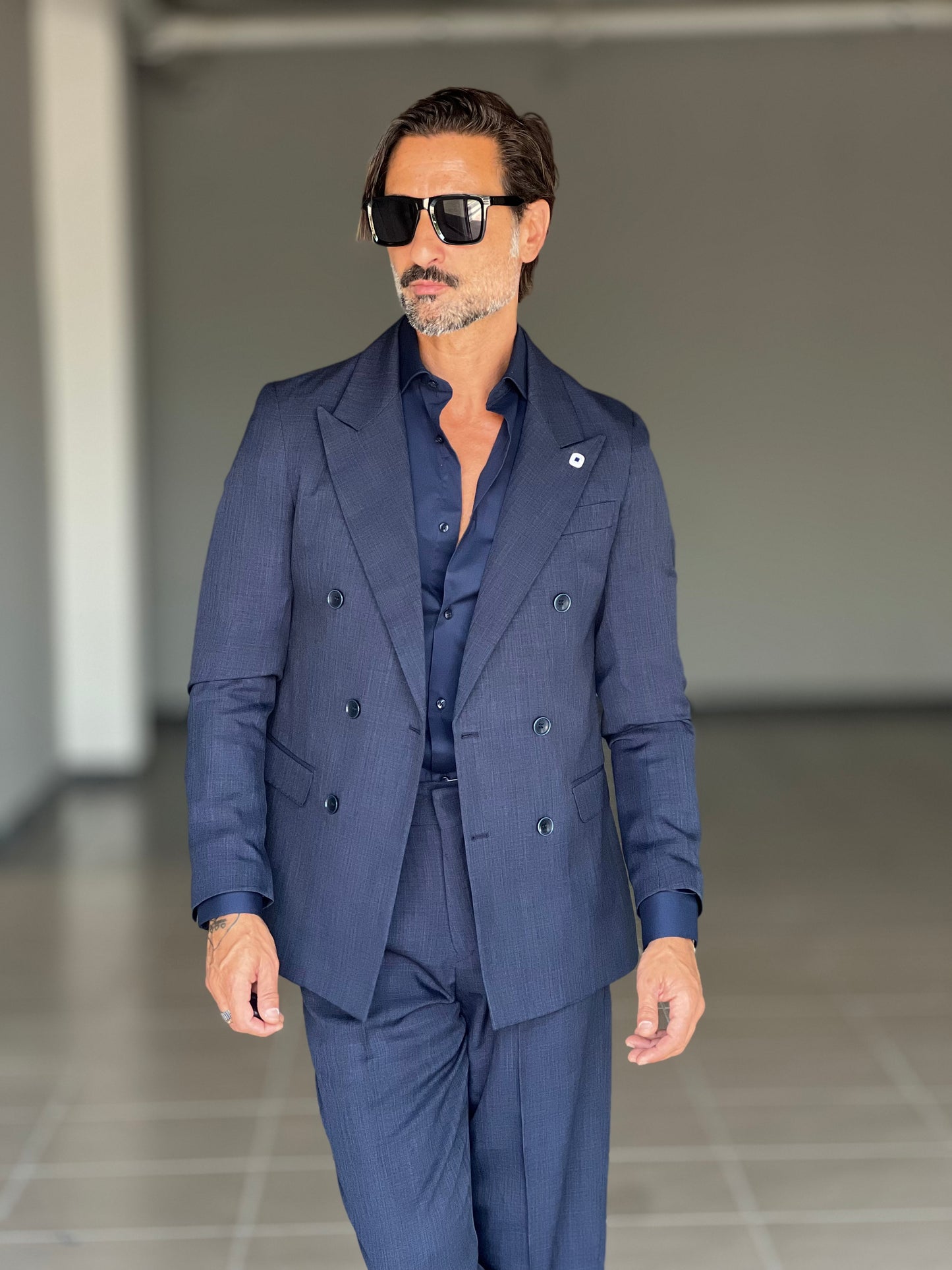 ABITO DOPPIOPETTO BLU ROYAL FIAMMATO BOTTONE METALLO