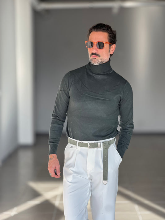 MULTICOLORED RED AND GRAY SHAVED HIGH NECK