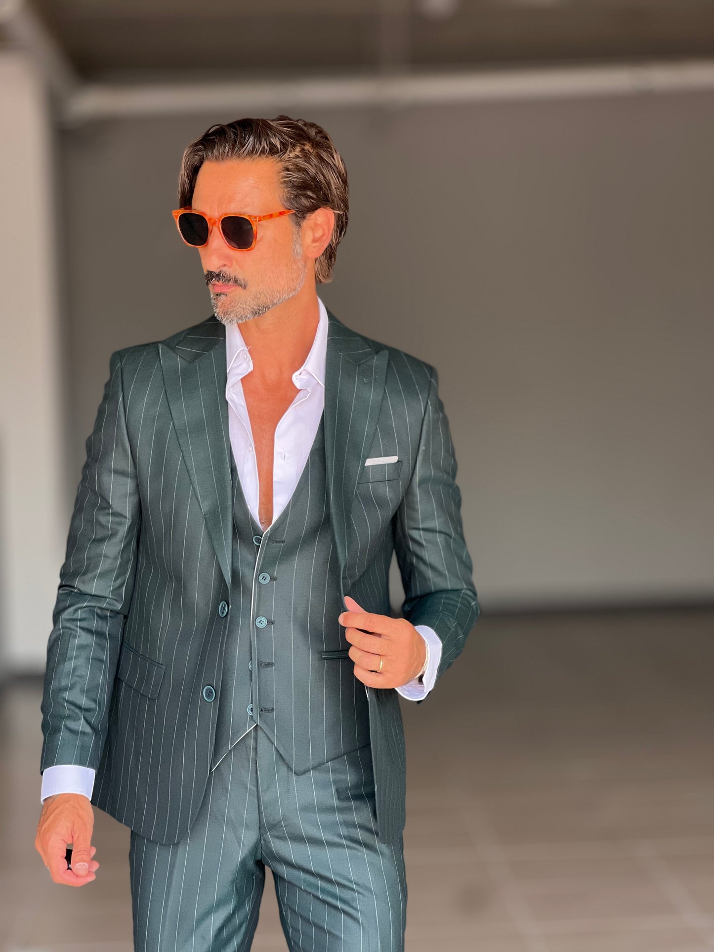 ABITO GESSATO VERDE MONOPETTO 30% LANA 3 PEZZI CON GILET REVERSIBILE