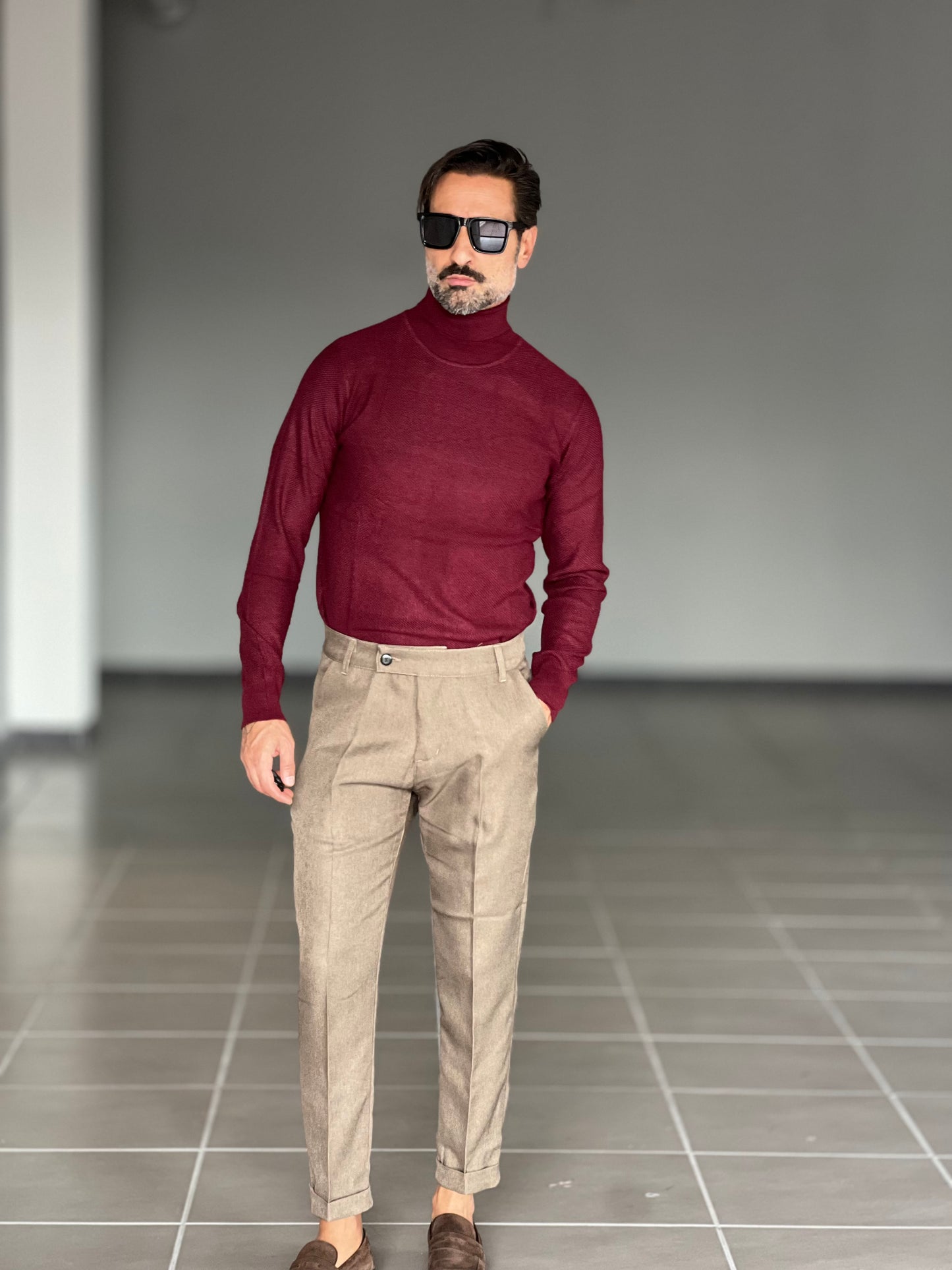 MULTICOLORED RED AND GRAY SHAVED HIGH NECK