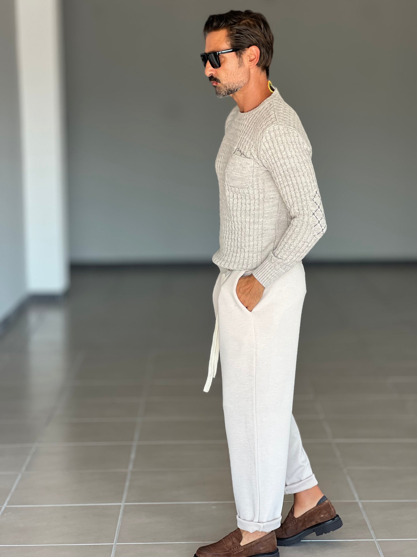 MAGLIA OPERATA TORTORA TOPPE AI GOMITI