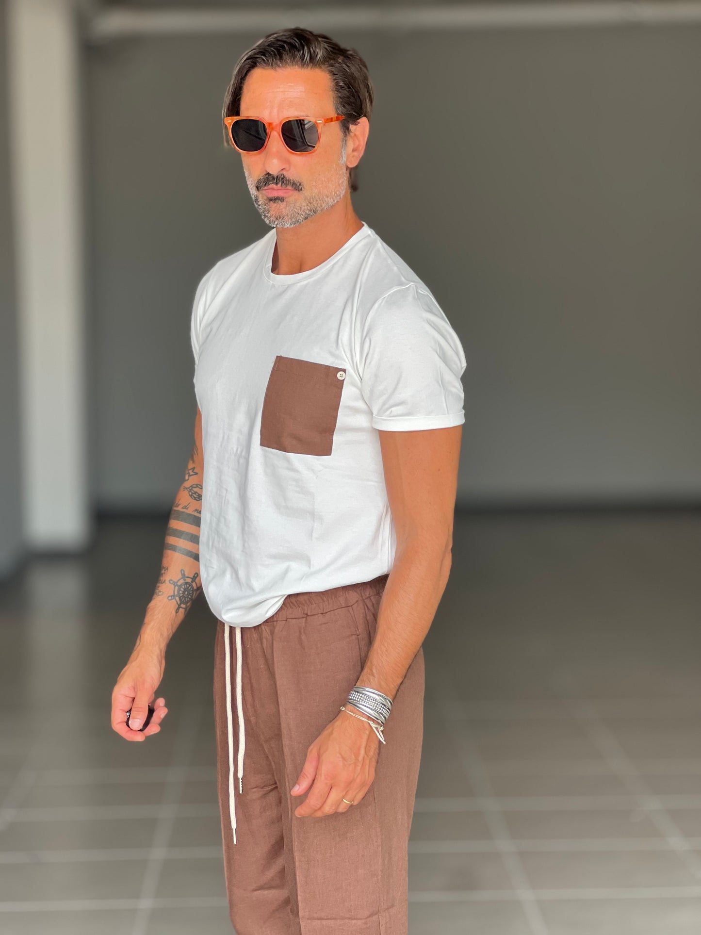 T SHIRT BIANCA COTONE TASCHINO MORO