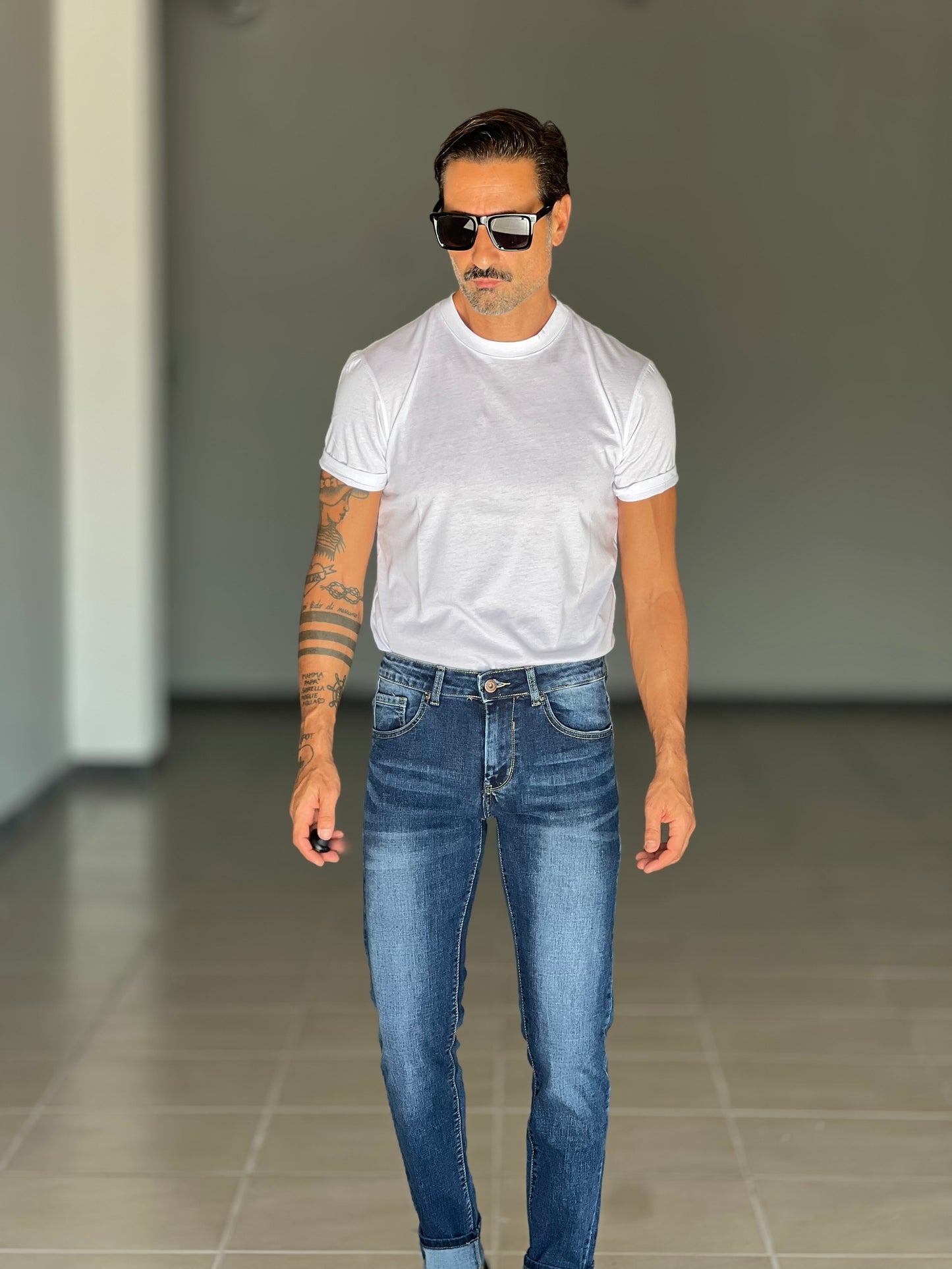 WHITE BASIC WASH JEANS