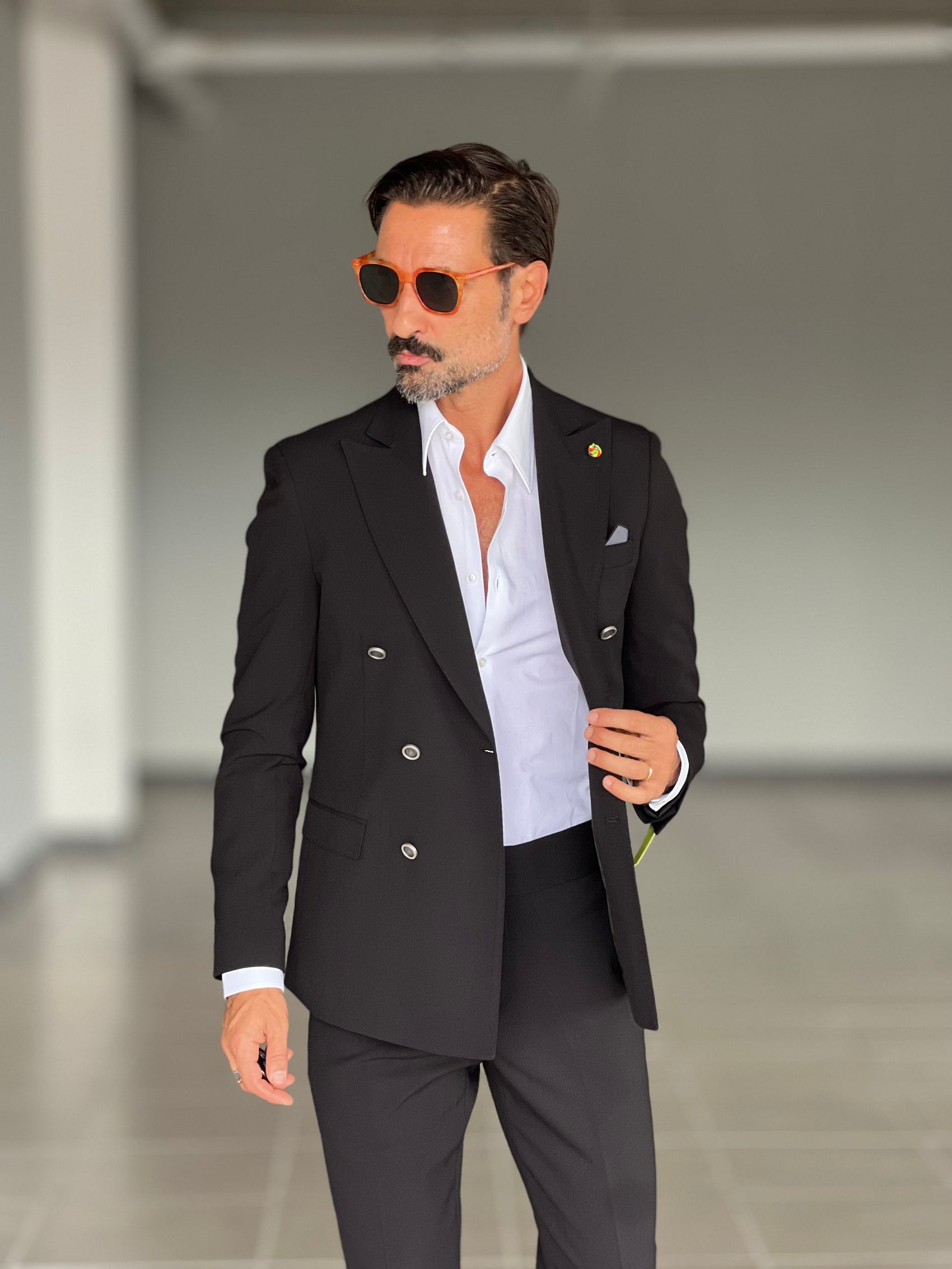 ABITO  NERO DOPPIOPETTO BOTTONE METALLO VISCOSA E MISTI