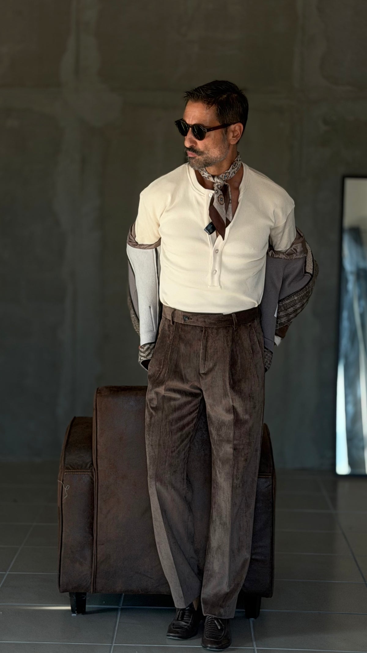 WHITE VISCOSE TROUSERS WITH REGULAR BOTTOM