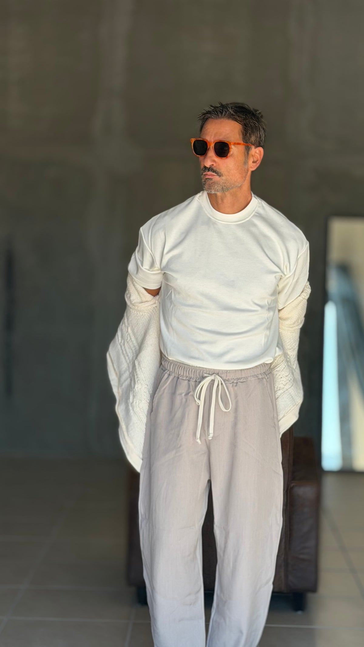 WHITE VISCOSE TROUSERS WITH REGULAR BOTTOM