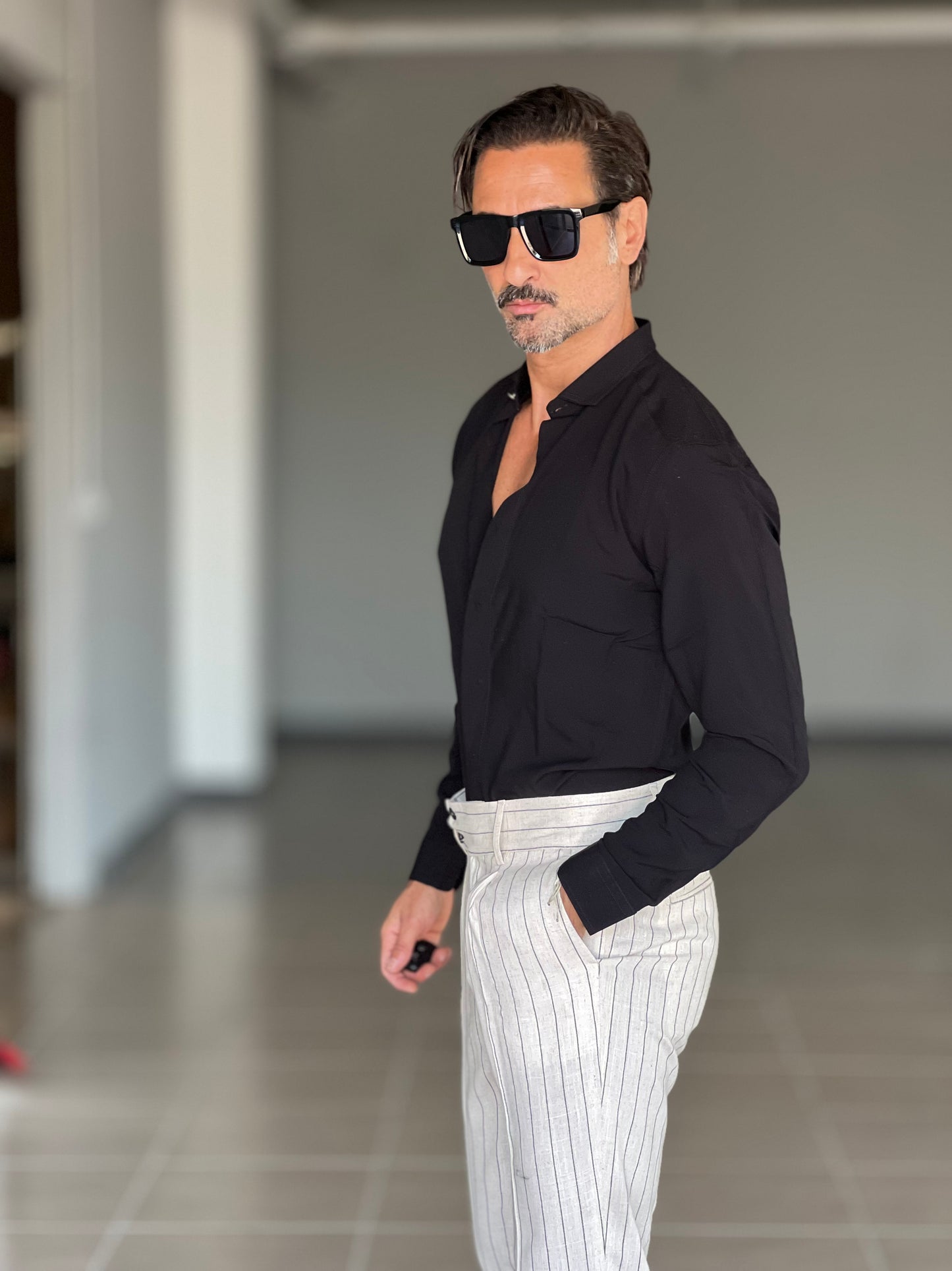 CAMICIA VISCOSA NERA BOTTONE METALLO