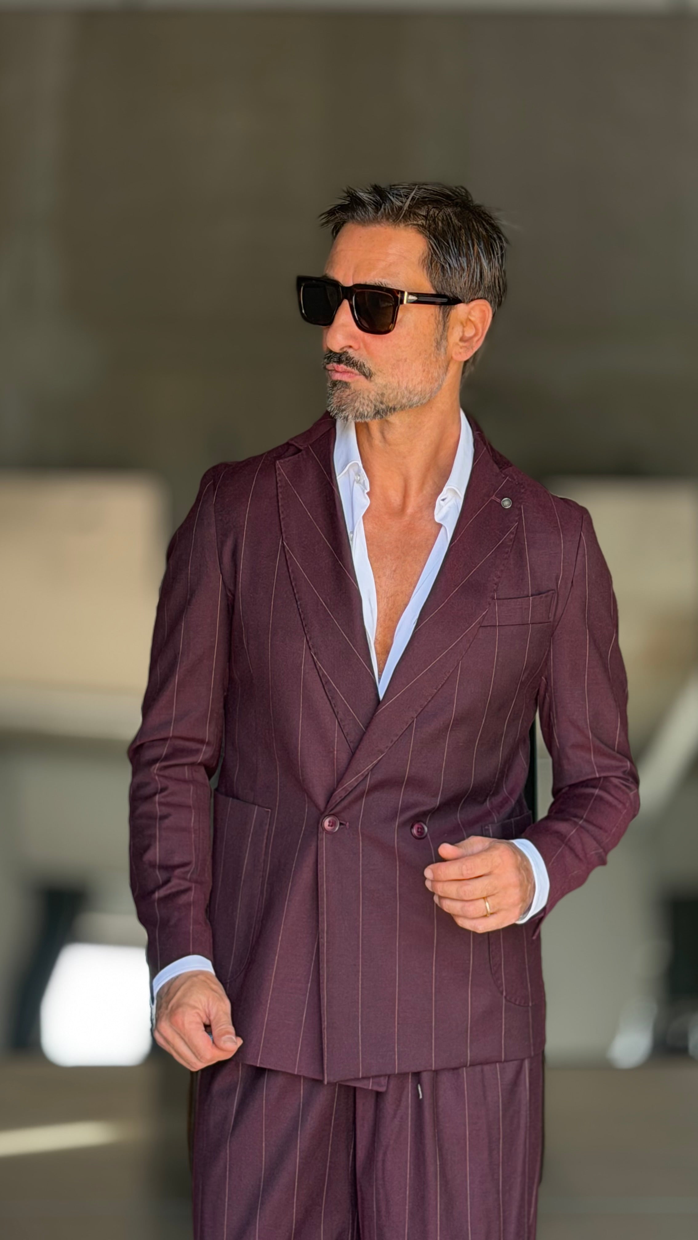 GIACCA DOPPIOPETTO PRUGNA GESSATA  TESSUTO DELAVE' MALòTINTO PAUL MIRANDA  VISCOSA 1050 (ABBINABILE AL PANTALONE PRUGNA 1050). 636