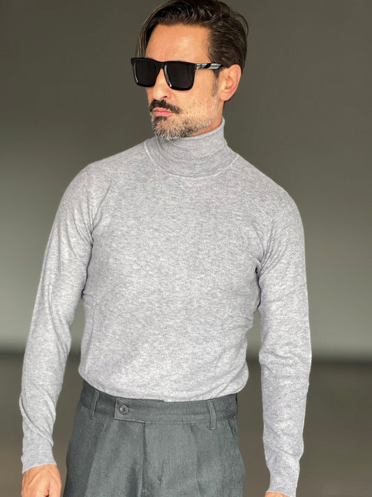 MULTICOLORED RED AND GRAY SHAVED HIGH NECK