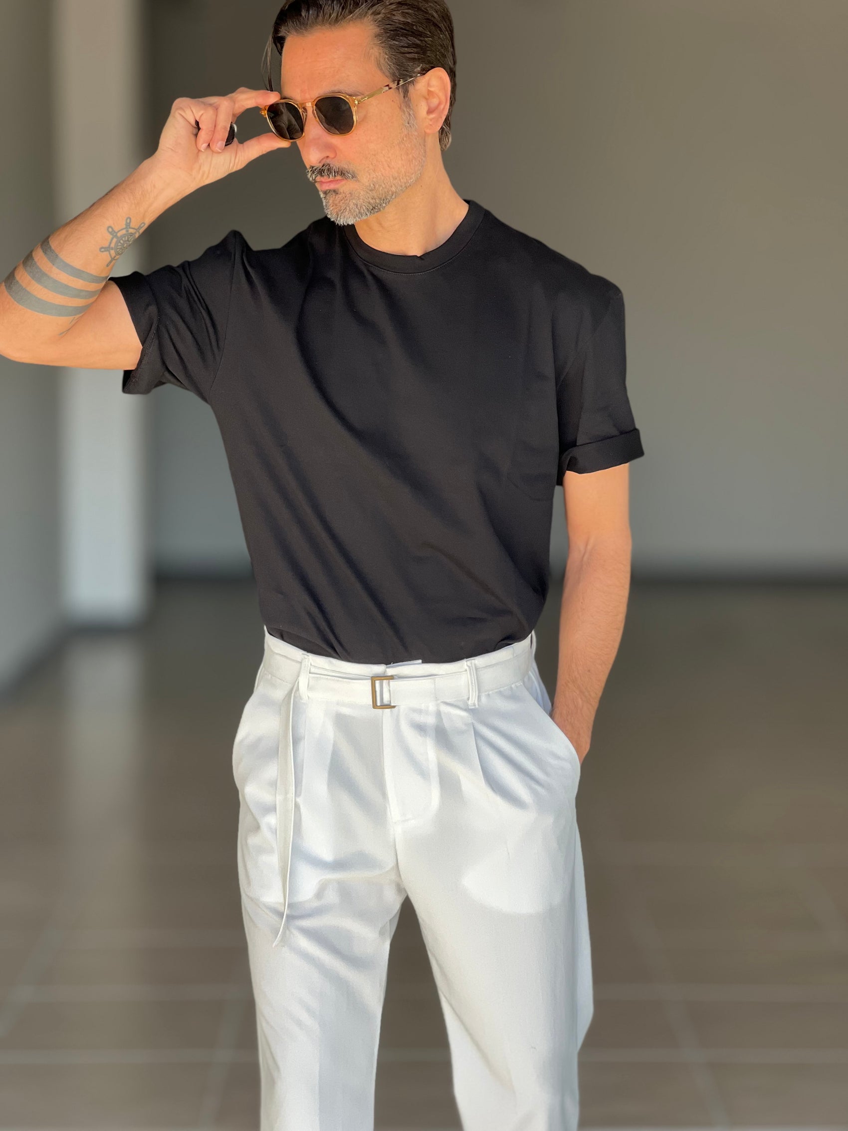 T SHIRT NERA  GARZATA OVER FIT