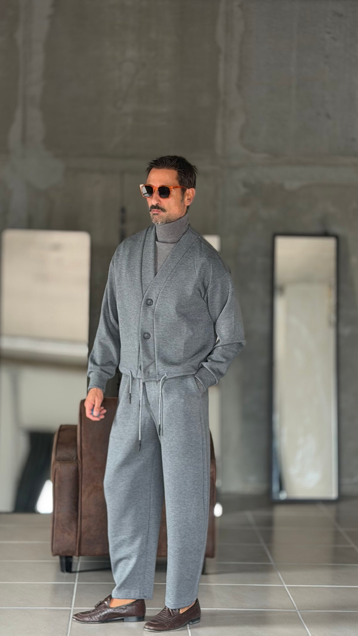 WHITE VISCOSE TROUSERS WITH REGULAR BOTTOM