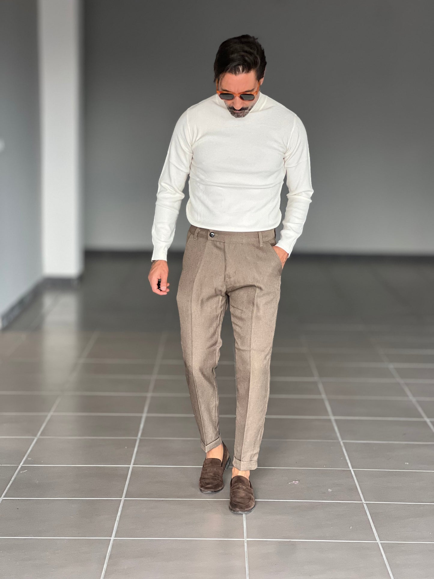 MULTICOLORED RED AND GRAY SHAVED HIGH NECK