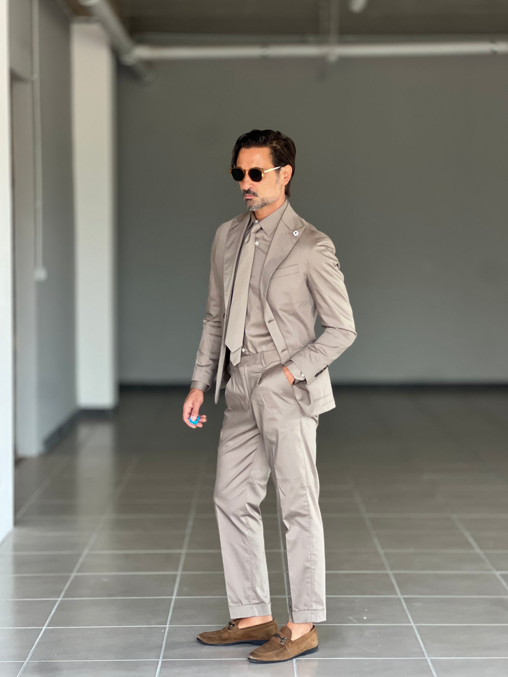 ABITO +CAMICIA +CRAVATTA (STESSO TESSUTO IN COTONE)
