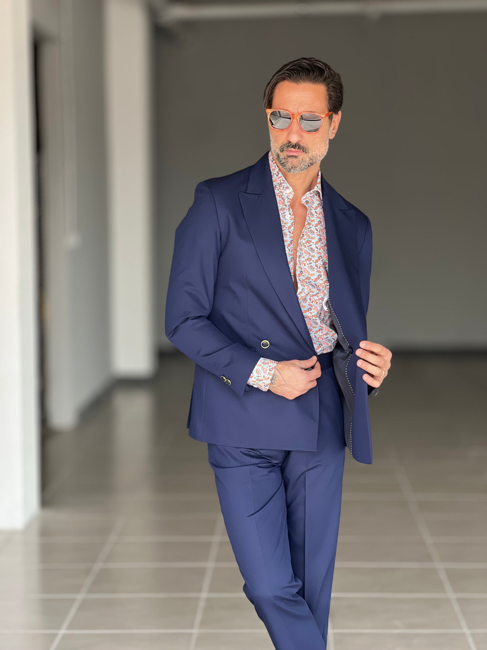 ABITO BLU   DOPPIOPETTO UN  BOTTONE METALLO