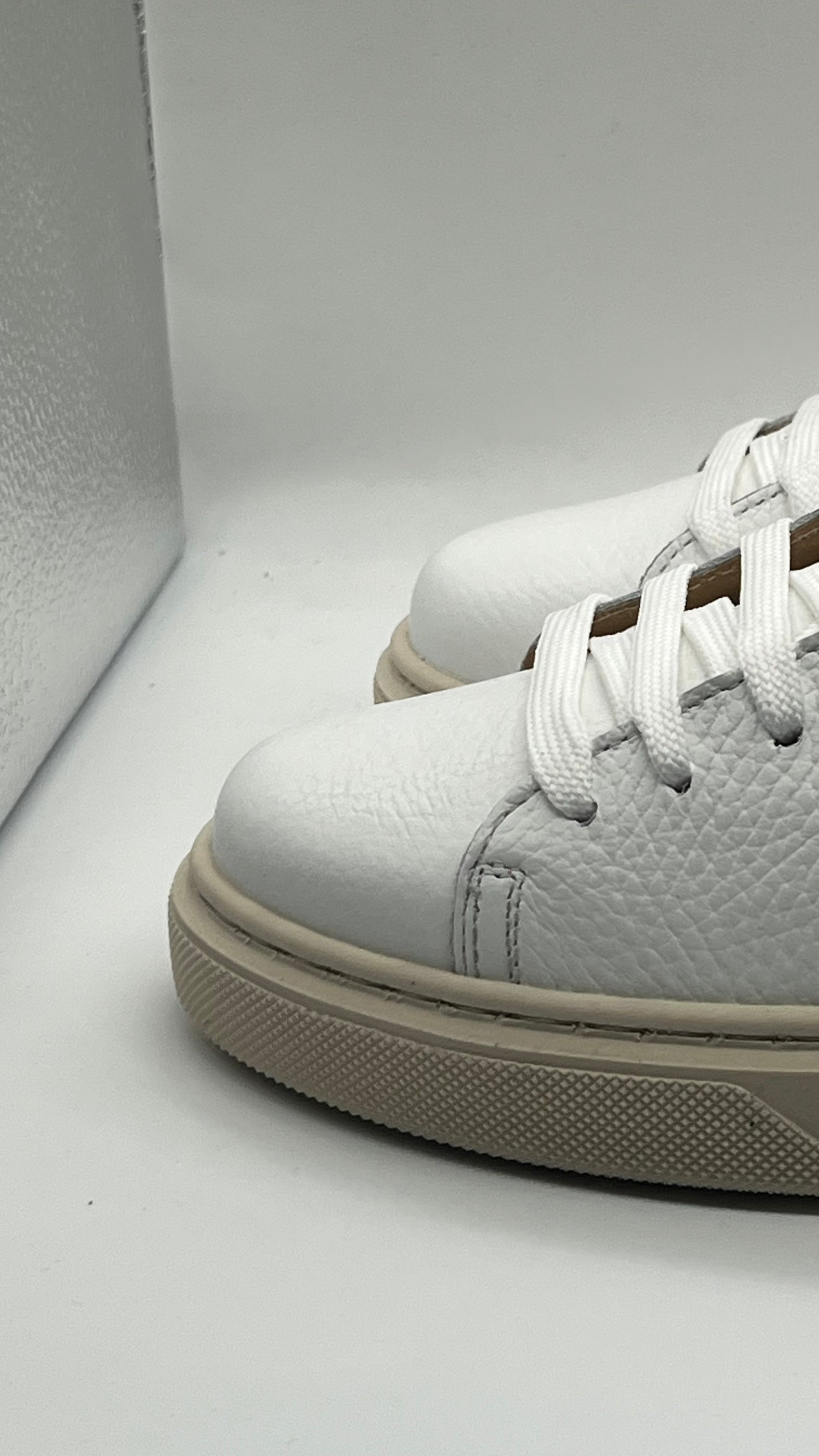 SNEAKER BIANCA  BOTTOLATA TAGLIO VIVO